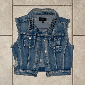 Cropped sleeveless jean jacket with studs!